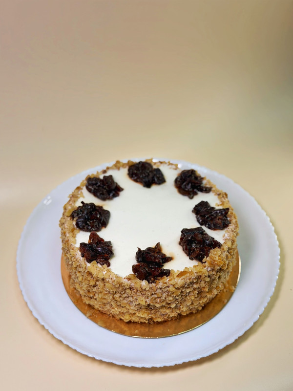 Торт с черносливом и грецким орехом 860 гр