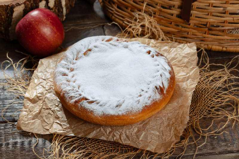 Пирог с яблоком, 500 гр