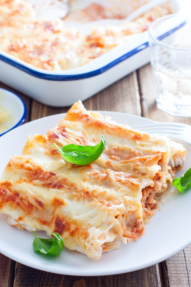 Каннелони с говядиной и пармезаном (сливочный соус), 260 гр