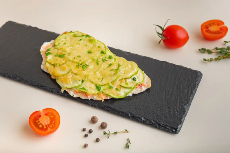 Куриная отбивная с кабачками и сыром