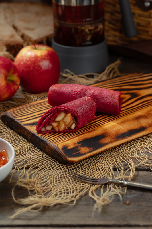 Блинчик на соке свеклы с яблоком и корицей, 100 гр