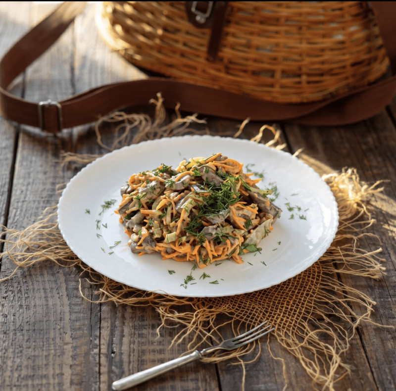 Салат с куриной печенью