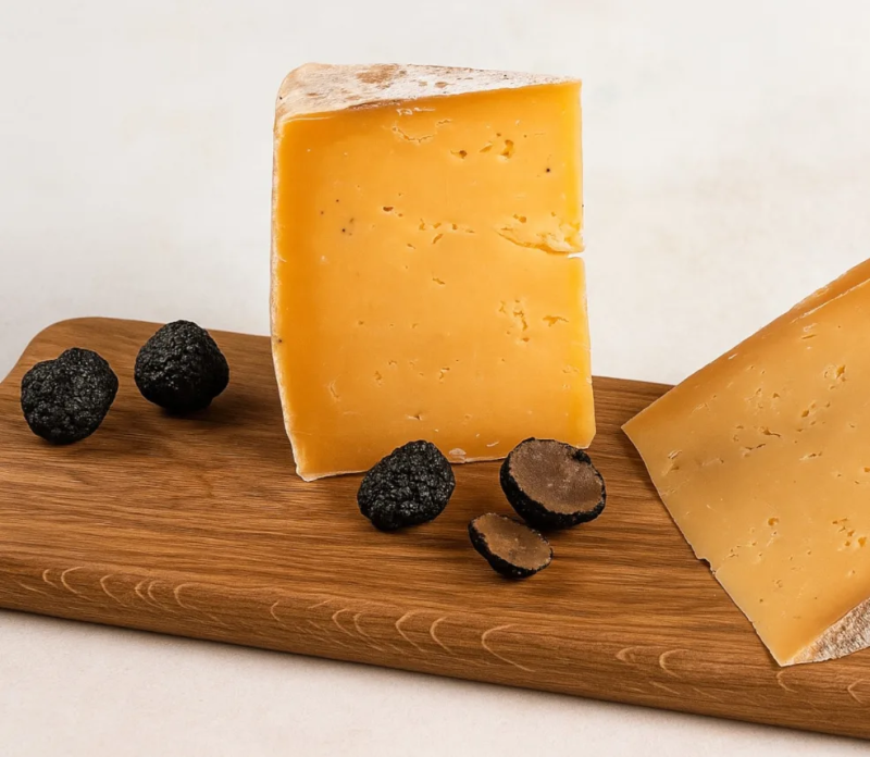 Сыр Чеддер из коровьего молока с трюфелем, 50%, выдержка 6 мес. Крым