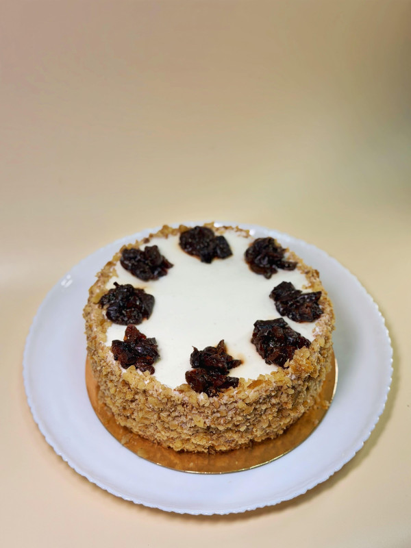 Торт с черносливом и грецким орехом (Индивидуальный заказ)