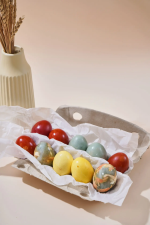 Яйца Деревенские крашенные каркаде, луком, свеклой, куркумой, 10 шт