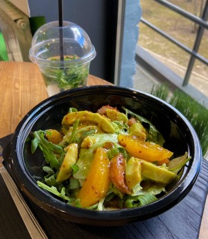 Салат с креветками и авокадо (170 г)